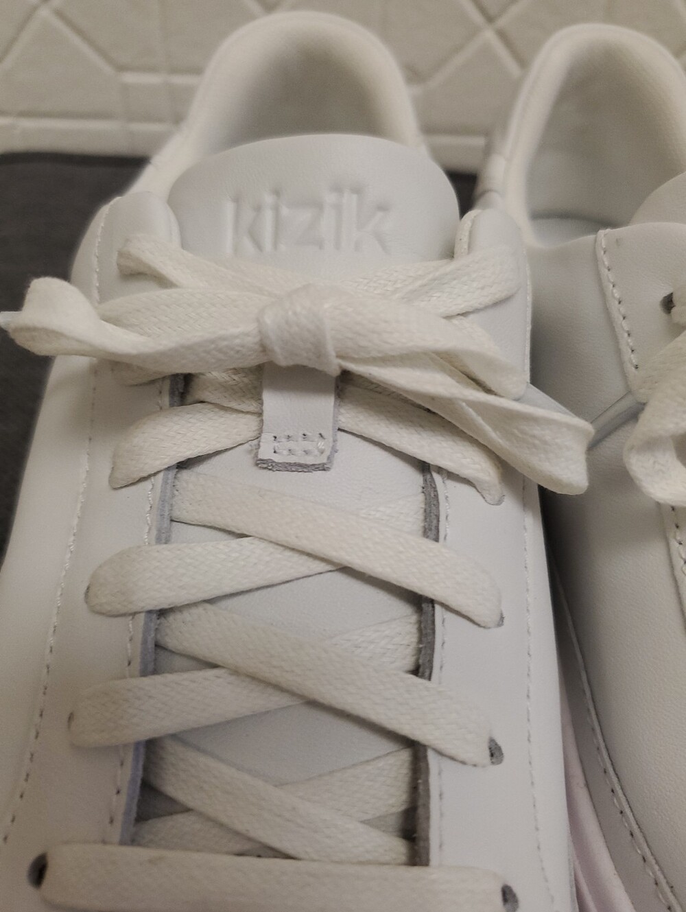 KIZIK Vegas Women’s White Sneakers Lace-up Slip In Leather Comfort Size 8 Wide - Picture 3 of 8